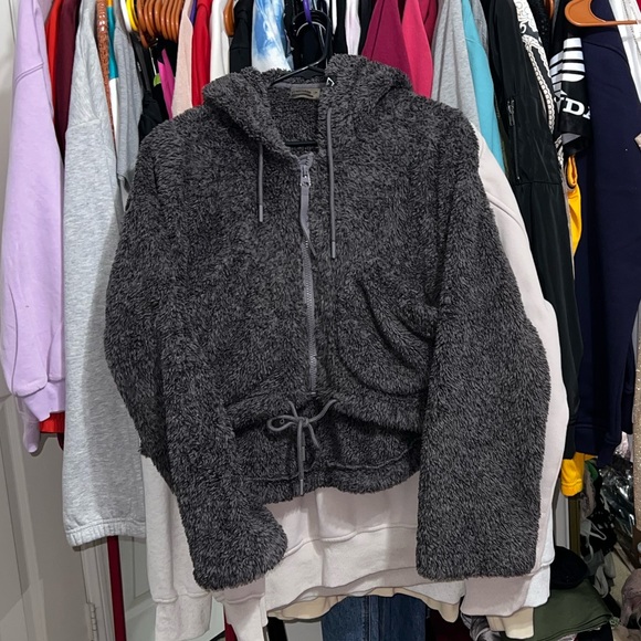 Gymshark Cozy Drawstring Zip Up Fuzzy Hoodie (Cropped) - Picture 12 of 13